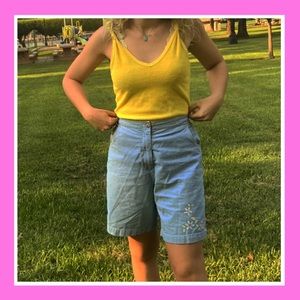 Vintage 90’s shorts with a flower detail🌸